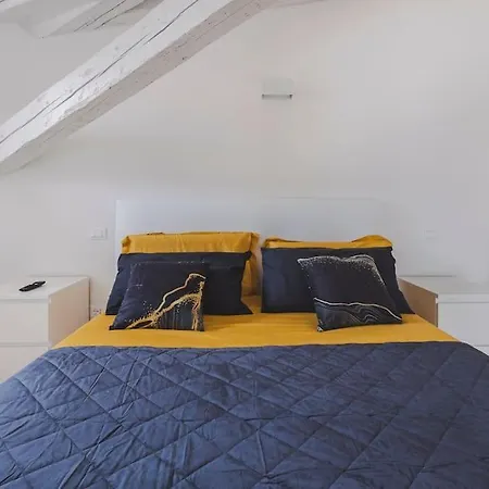 Chic Escape Raffinato Apt. Moderno Con Terrazzo アパート トリエステ