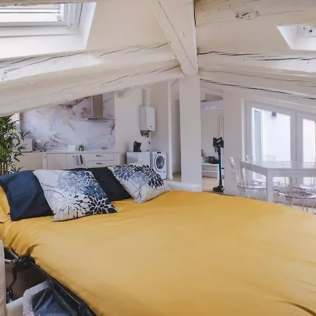 Chic Escape Raffinato Apt. Moderno Con Terrazzo トリエステ